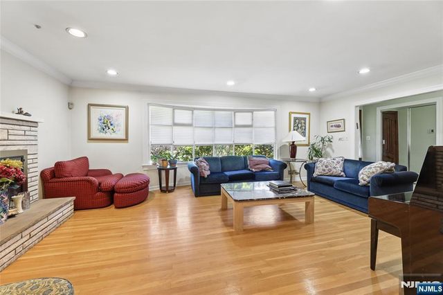 384 Rutland Avenue, Teaneck, NJ 07666