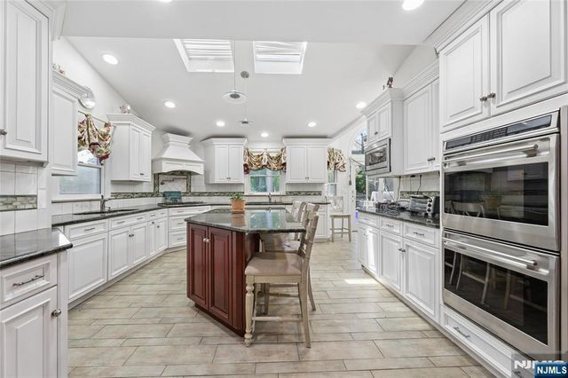 384 Rutland Avenue, Teaneck, NJ 07666