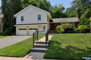 384 Rutland Avenue, Teaneck, NJ 07666