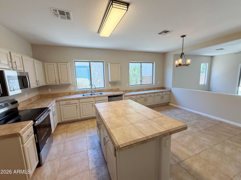17621 W CARIBBEAN Lane, Surprise, AZ 85388 — photo 5
