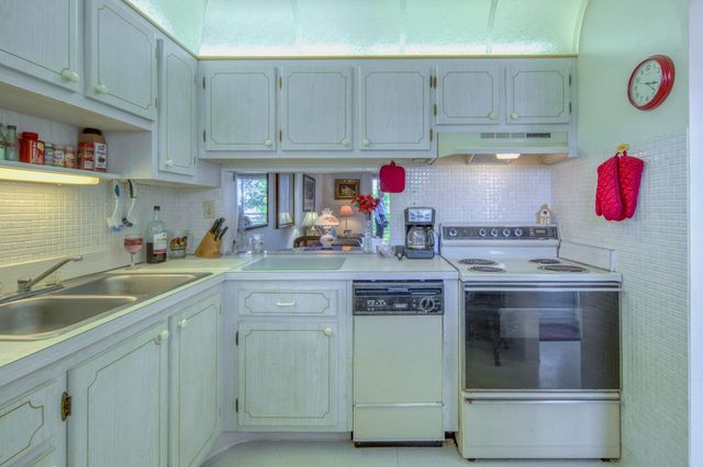 2855 S Garden Dr Drive S 203, Palm Springs, FL 33461