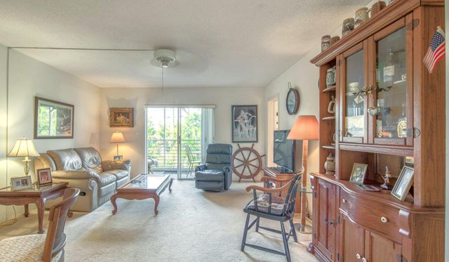 2855 S Garden Dr Drive S 203, Palm Springs, FL 33461