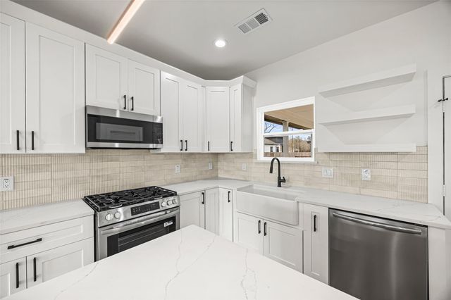 1807 Waco Street, Dayton, TX 77535