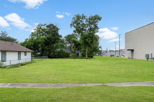 114 E 2nd Street, Deer Park, TX 77536
