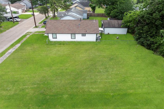 114 E 2nd Street, Deer Park, TX 77536