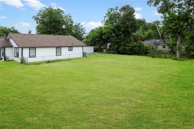 114 E 2nd Street, Deer Park, TX 77536