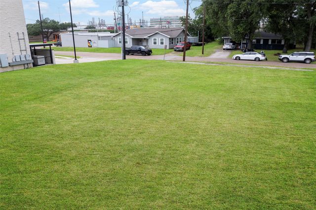 114 E 2nd Street, Deer Park, TX 77536