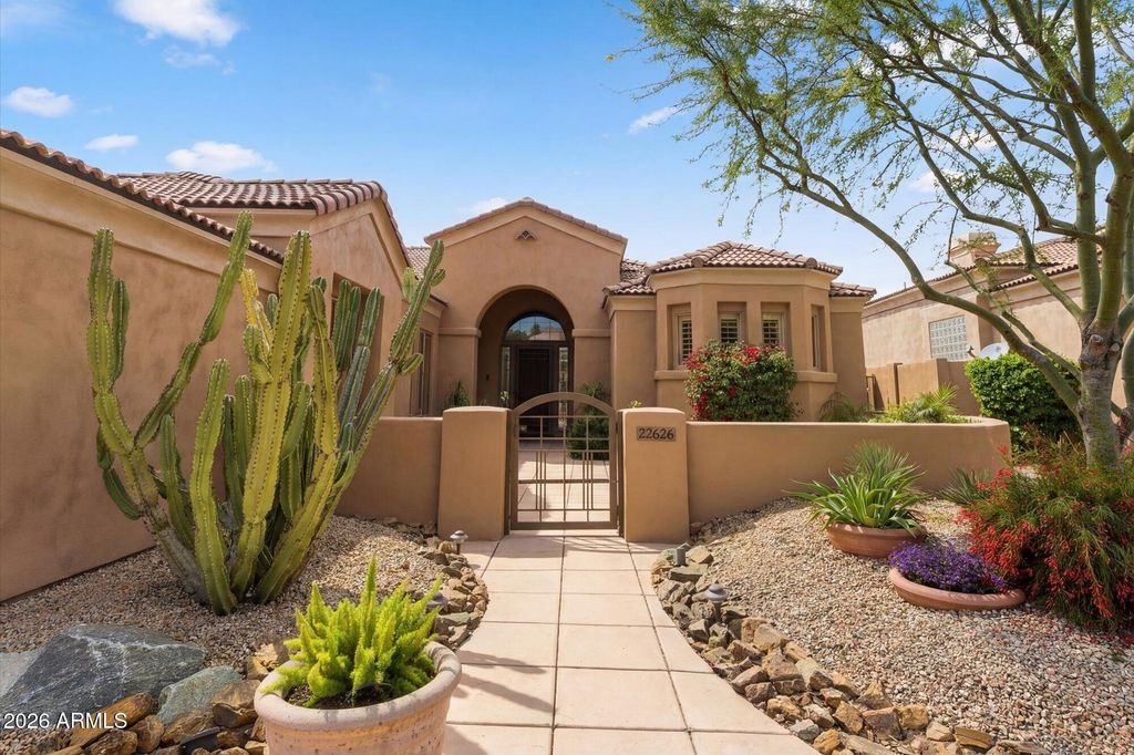 Image 3 of property listing at 22626 N 54TH Way, Phoenix, AZ 85054