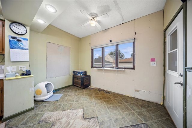 1906 S 58th Avenue, Cicero, IL 60804