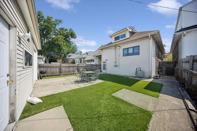 1906 S 58th Avenue, Cicero, IL 60804