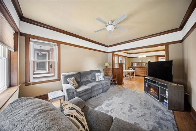1906 S 58th Avenue, Cicero, IL 60804