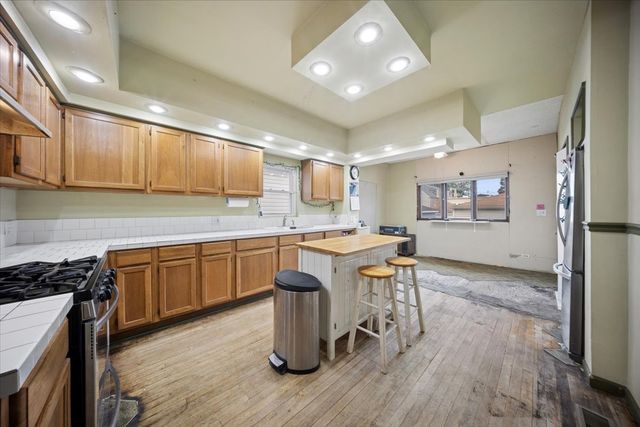 1906 S 58th Avenue, Cicero, IL 60804