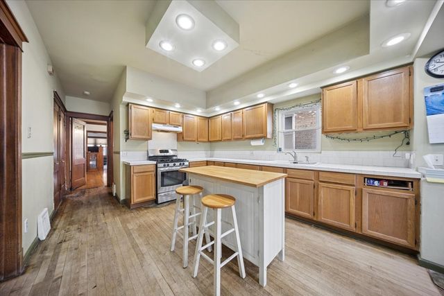 1906 S 58th Avenue, Cicero, IL 60804