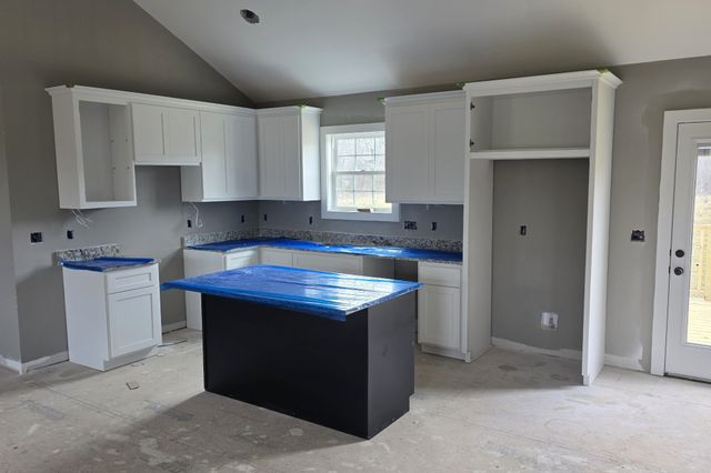 5050 Dickens Hill Rd, Bradyville, TN 37026