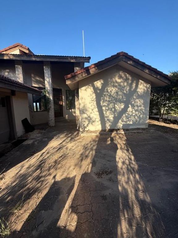 310 Golf Crest LN, Lakeway, TX 78734