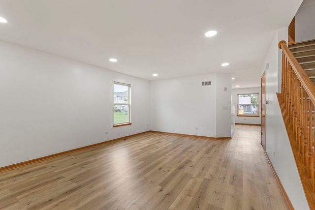 1129 S Wabena Avenue, Minooka, IL 60447