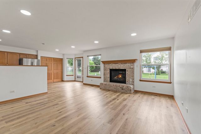 1129 S Wabena Avenue, Minooka, IL 60447