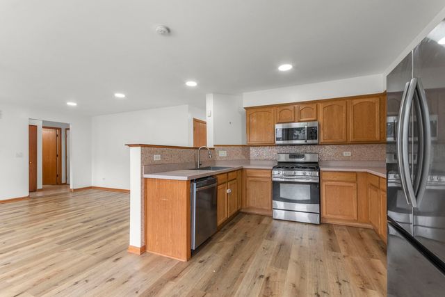 1129 S Wabena Avenue, Minooka, IL 60447