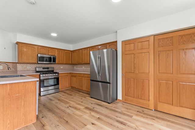 1129 S Wabena Avenue, Minooka, IL 60447