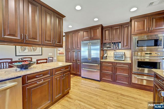 42-09 Cosgrove Court, Fair Lawn, NJ 07410