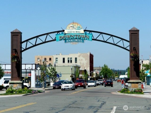 4111 R Avenue, Anacortes, WA 98221