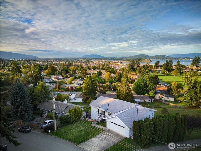 4111 R Avenue, Anacortes, WA 98221