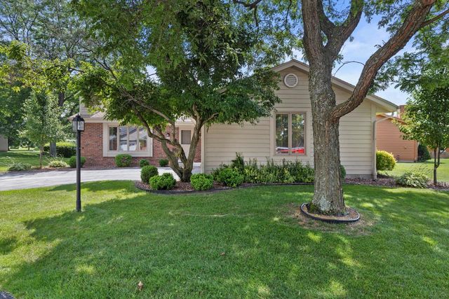 5404 Somerset LANE S, Greenfield, WI 53221