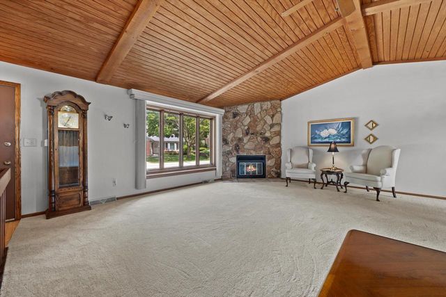 5404 Somerset LANE S, Greenfield, WI 53221