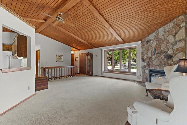 5404 Somerset LANE S, Greenfield, WI 53221