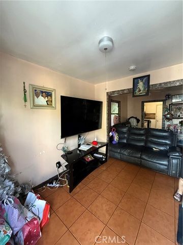 1832 E 108th, Los Angeles, CA 90059