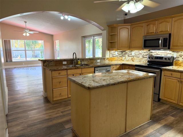 13313 NW 11th Dr, Sunrise, FL 33323