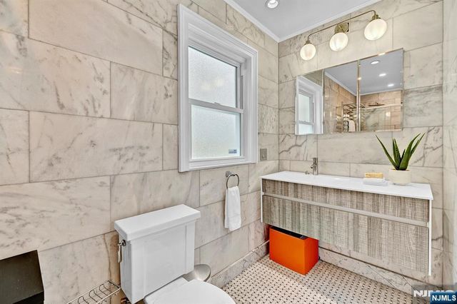 75 Mountain Way, Rutherford, NJ 07070