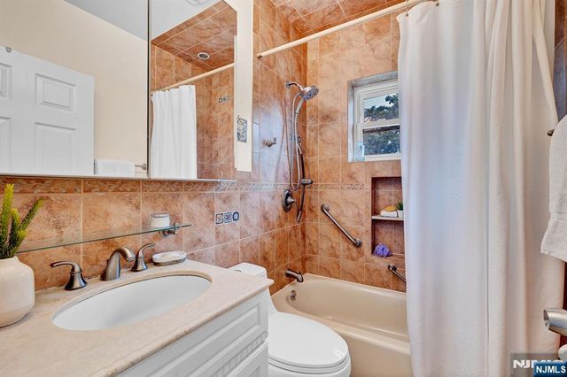 75 Mountain Way, Rutherford, NJ 07070