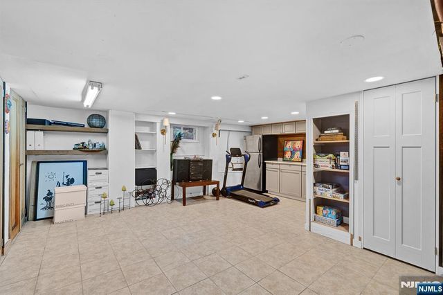 75 Mountain Way, Rutherford, NJ 07070