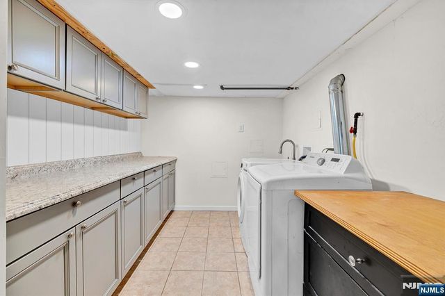 75 Mountain Way, Rutherford, NJ 07070