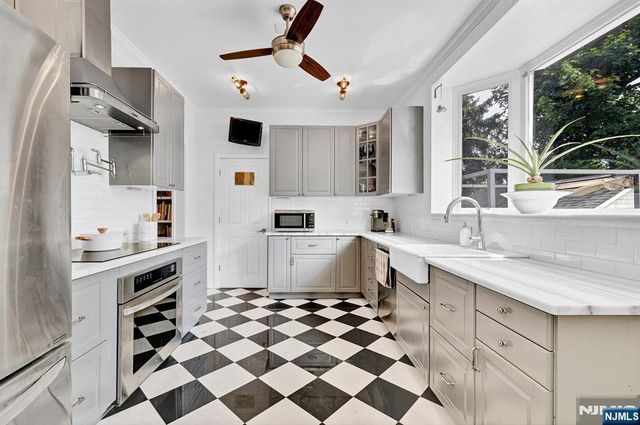 75 Mountain Way, Rutherford, NJ 07070