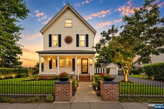 75 Mountain Way, Rutherford, NJ 07070