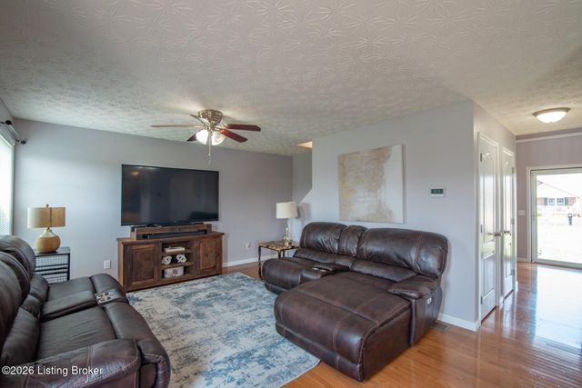 84 Collinbrook Dr, Rineyville, KY 40162