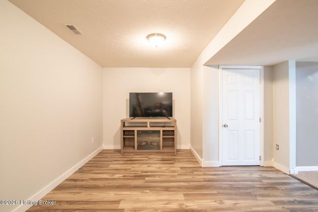 84 Collinbrook Dr, Rineyville, KY 40162