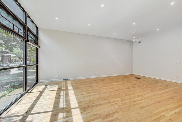 1642 W Bryn Mawr Avenue 1, Chicago, IL 60660