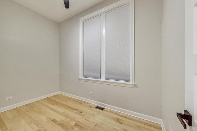 1642 W Bryn Mawr Avenue 1, Chicago, IL 60660