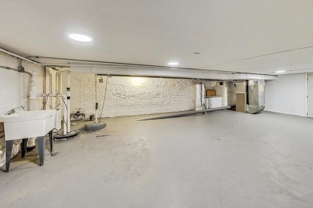 1642 W Bryn Mawr Avenue 1, Chicago, IL 60660