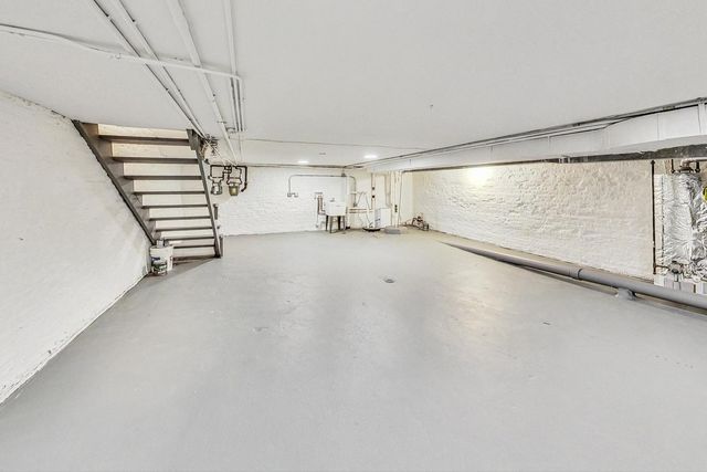 1642 W Bryn Mawr Avenue 1, Chicago, IL 60660
