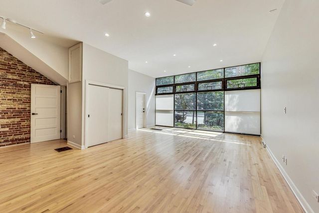 1642 W Bryn Mawr Avenue 1, Chicago, IL 60660
