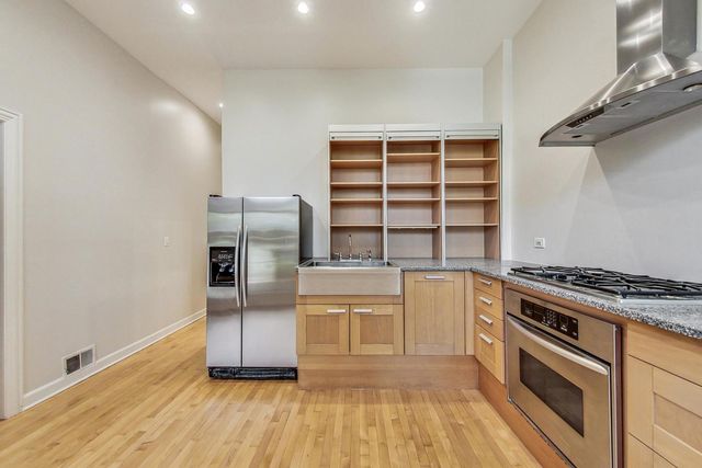 1642 W Bryn Mawr Avenue 1, Chicago, IL 60660