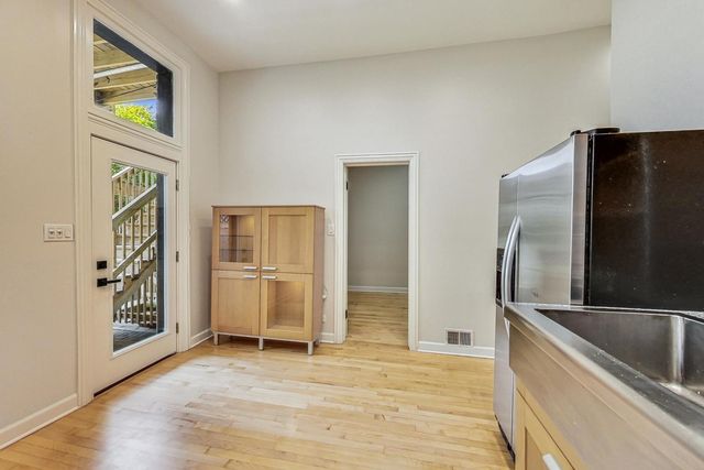 1642 W Bryn Mawr Avenue 1, Chicago, IL 60660