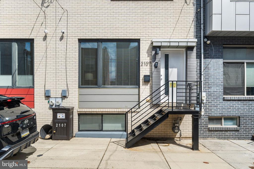 2107 E ARIZONA ST, PHILADELPHIA, PA 19125 — photo 2