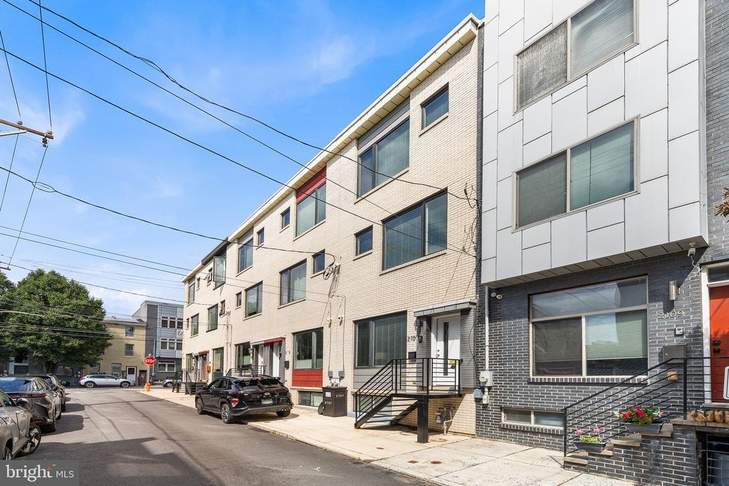 2107 E ARIZONA ST, PHILADELPHIA, PA 19125 — photo 3