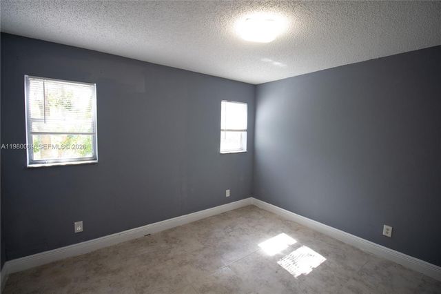 825 SW 10th St A, Hallandale Beach, FL 33009