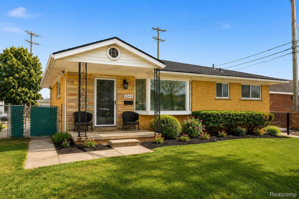 1544 Sheffield Road, Birmingham, MI 48009